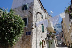 Izložba o usponu turizma na Makarskoj rivijeri - putovanje u lijepu prošlost!