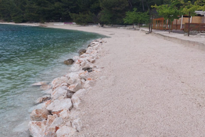 Na splitskim Kašjunima u more su nabacane tone ogromnih stijena!