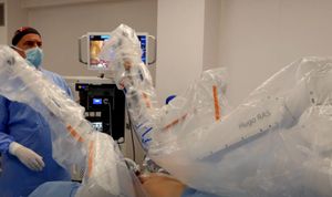 Prvi u Hrvatskoj - Na operacijama u KBC-u Split asistira robot Hugo