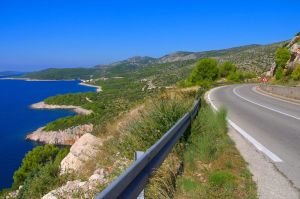 Policija na Hvaru usred dana zatekla potpuno pijanog vozača