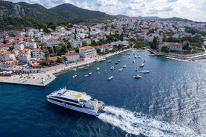 JADRAN NA VAŠEM DLANU Brzobrodska linija Dubrovnik - Korčula - Hvar - Bol - Split
