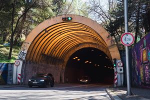 U splitskom tunelu Marjan pao teret s kamiona - Jednim trakom zatvoren promet