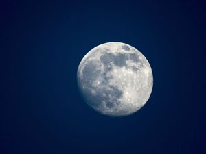 Večeras bi na nebu diljem svijeta trebao zasjati lipanjski puni Mjesec jagode