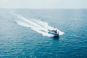 KAŽNJENI SU Glisirali preblizu obali na Hvaru - evo koliko su morali platiti!