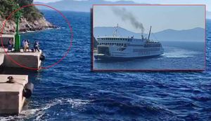 VIDEO Trajekt Valun sat i pol pokušavao pristati na Pelješac - Putnici potezali konop da bi ga uopće privezali!