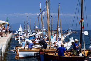 PONOS POMORSKE BAŠTINE Završena 16. Smotra i regata tradicijskih barki na jedra u Mošćeničkoj Dragi!