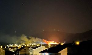 Požar u Kaštel Sućurcu jutros je ugašen, noćas planulo i u Rudinama - Aktiviran i protupožarni vlak