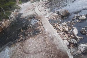 DOBRODOŠLI U ŽDRELAC Na plažama vas čekaju cisterne govana!