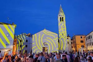 ZVIZDE, SVIĆE I FERALI Noćni spektakl u Fažani!