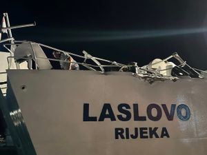 SUDAR TRAJEKTA I JAHTE U BIOGRADU Krma trajekta oštećena: "Srećom da je išao manji broj ljudi…"