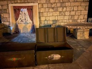 Kazališna družina Kolarin u Čilipima izvela Matrimonija, komediju koja ismijava škrtost dubrovačkog trgovca