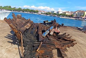 FOTO Ovo je sve što je ostalo od broda, kojeg je nevrijeme u Umagu razbilo o rivu