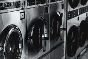 BIZARNA SITUACIJA NA PAGU Na perilici u apartmanu dočekao ga cjenik - ovoliko košta jedno pranje!