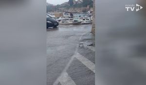 OVAJ PUT NIJE PLIMA Šibenski Dolac preplavile slivne vode koje izbijaju šahtove!