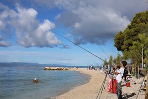 PODGORA - U tijeku je međužupanijsko natjecanje u ribolovu s obale U16 Splitsko-dalmatinske županije