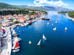 DANI U VALI Festival mora, mornara i brodova svečano otvoren u Starom Gradu  na otoku Hvaru