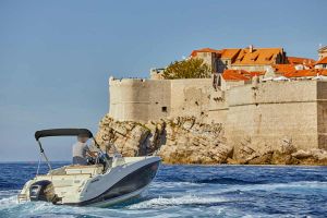 Nijemac unajmio plovilo u Dubrovniku: "Pokušali mi naplatiti skuplje gorivo, pa mi nisu vratili depozit od 1000 eura" - Iznajmljivač: "Recite mu na svim jezicima da mi popuši ku**inu"