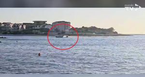 Biser glisira na svega par metara od obale