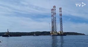 GODINAMA NAJVIŠA KONSTRUKCIJA PULE Nakon dugog remonta, isplovila platforma Labin