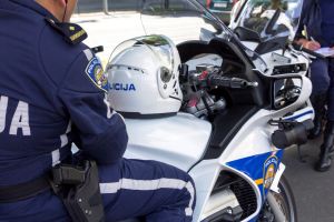 PRILIKOM SVAKE INTERVENCIJE Tijekom iduće godine svi će policajaci imati kamere!