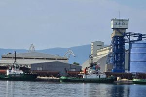 Luka Ploče financira klimatizaciju Osnovne škole u Kominu