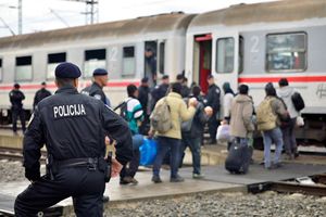 MUP reagirao na prozivke Guardiana o spaljivanju putovnica i mobitela migranata: "Mrlje od krvi su razmazani sok od rajčice, a migranti sami uništavaju svoje stvari"
