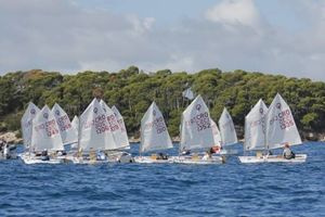 U Dubrovniku krenulo ekipno prvenstvo Hrvatske za klasu optimist (U16)