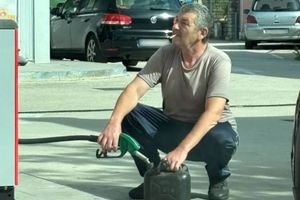 ŽIVOT NA RUBU Tip u Zadru gorivo toči s cigaretom u ustima