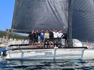 ZAVRŠENA 80. VIŠKA REGATA: DUBROVČANI NAJBRŽI Splitski Festival Jedrenja privukao rekordan broj jedriličara i posjetitelja