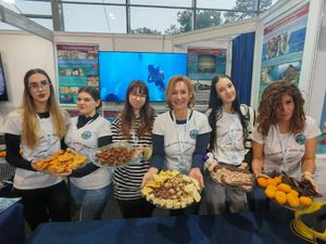 Ribarice eko - grupe "Zdravo more" Pomorske škole Split oduševile na Crofish sajmu u Poreču!