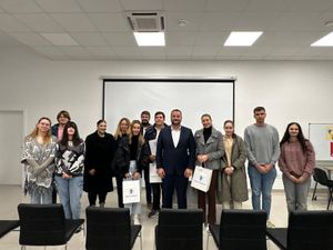 U Podstrani svečano potpisani ugovori o dodjeli stipendija