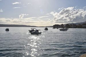 U Kaštelima se od jutros osjeća miris nafte i motornog ulja - je li došlo do ispuštanja nafte u more?