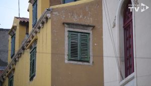 Grad Šibenik poziva građane da se jave za obnovu  krovova i vanjske stolarije u staroj gradskoj jezgri, pogledajte kako izgledaju