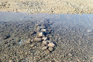 U Vrsima se ponovno se zatrpava more zbog hodočasnika? Imamo nove dokaze kod otočića Zečevo