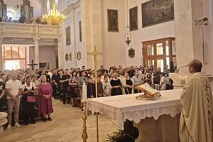 1,2,3...u ovoj dalmatinskoj crkvi broje tko je došao na misu i tko se pričestio