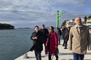 Ministar Butković otvorio novu rivu u Tribunju: "Nastavlja se renesansa hrvatske obale!"