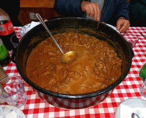 GULAŠ Jednostavni domaći recepti