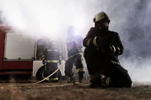 Požar u ugostiteljskom objektu u Omišu gasilo 17 vatrogasaca