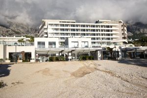 Gradska vijećnica iz Makarske: "Ova je plaža devastirana, a bivši je koncesionar uništio i podmorje, što se misli poduzeti?"