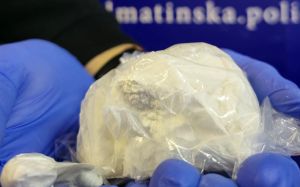 Splitska policija kod vozača u autu pronašla dva kilograma kokaina