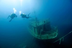 PLAVI JADRAN Olupina kojeg su prigrlile dubine mora, čije ime nosi