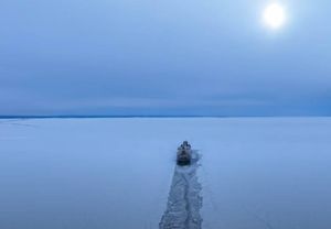 VIDEO Pogledajte kako je led doslovno zarobio ovaj teretni brod: "Posada čeka dolazak ledolomca!"