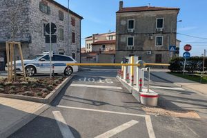 BIZARNO Policija u Umagu ne može na intervenciju bez da plati parking kartu! Što je vatrogascima, hitnom pomoći...?