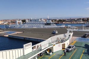 Priprema se natječaj za komercijalnu liniju Preko - Zadar. Do tada vozi Jadrolinija, a neki se bune protiv potencijalnog "dolaska Talijana"!