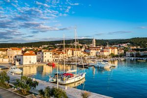 U Supetru se uređuje nova škola i oprema Centar za kulturu