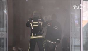 VIDEO: POŽAR U ŠIBENSKOJ ROBNOJ KUĆI  Zbog gustog dima zgrada evakuirana!