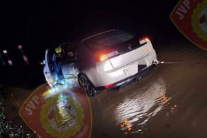 NAKON OBILNE KIŠE Umaški vatrogasci noćas iz poplave spašavali automobil