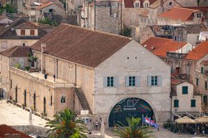 Obilježen je Svjetski dan kazališta! Najstarije javno kazalište u Europi iz davne 1612. godine nalazi se na Hvaru