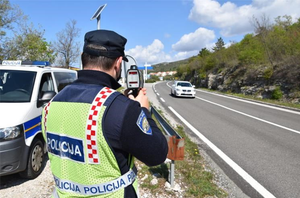 NA KRKU SE VOZI PREBRZO Policija u akciji nadzora evidentirala 26 prekršaja