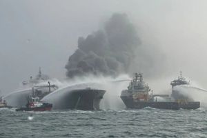 DRAMA U SJEVERNOM MORU Plameni jezici, cijanid i avionsko gorivo prijete živom svijetu u moru, a jedan je pomorac nestao!